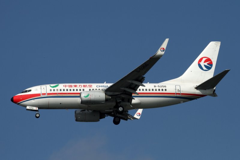 CHINA EASTERN BOEING 737 700 BKK RF IMG_2615.jpg
