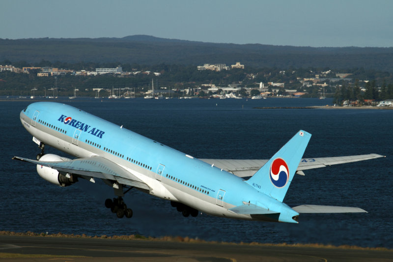 KOREAN AIR BOEING 777 200 SYD RF IMG_3392.jpg