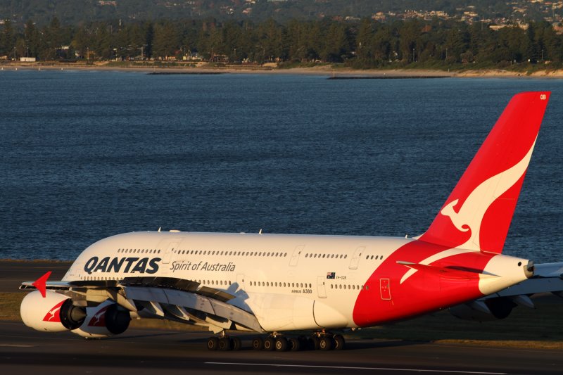 QANTAS AIRBUS A380 SYD RF IMG_3227.jpg