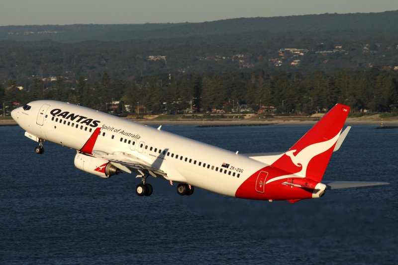 QANTAS BOEING 737 800 SYD RF IMG_3248.jpg