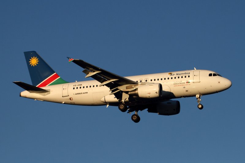 AIR NAMIBIA AIRBUS A319 JNB RF IMG_4455.jpg
