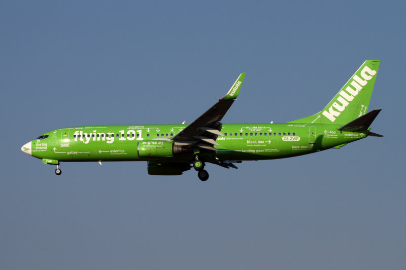 KULULA.COM BOEING 737 800 JNB RF IMG_4231.jpg