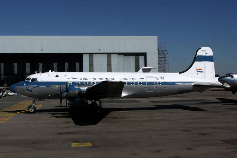 SOUTH AFRICAN AIRLINES DC4 JNB RF IMG_3078.jpg