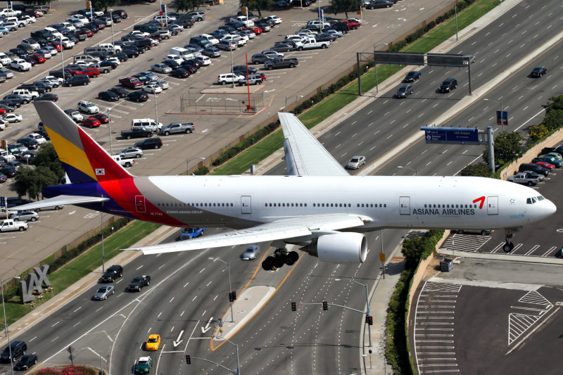 ASIANA BOEING 777 200 LAX RF IMG_5147.jpg