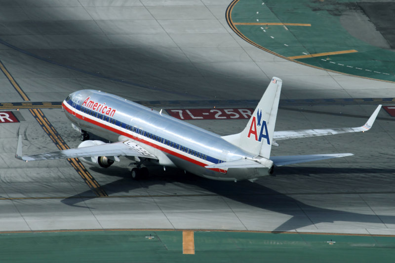 AMERICAN BOEING 737 800 LAX RF IMG_5201.jpg