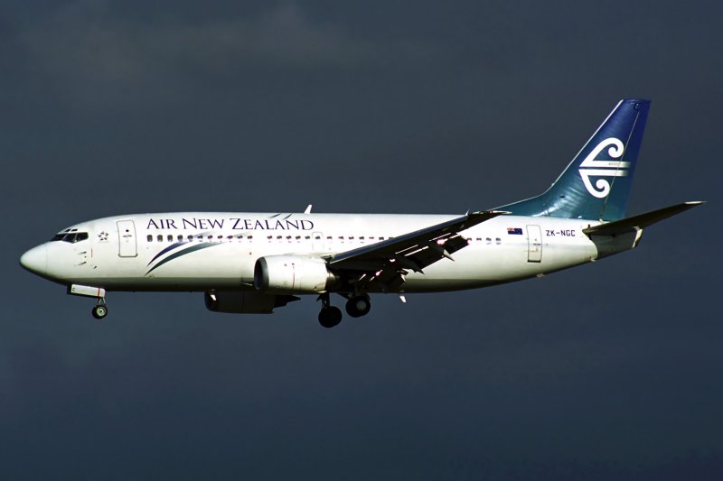 AIR NEW ZEALAND BOEING 737 300 SYD RF 1618 1.jpg