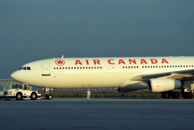 AIR CANADA AIRBUS A340 300 KIX RF 951 9.jpg