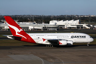 QANTAS AIRBUS A380 SYD RF IMG_9892.jpg