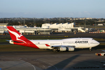 QANTAS BOEING 747 400 SYD RF IMG_9945.jpg