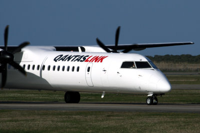 QANTAS LINK DASH 8 400 BNE RF IMG_0595.jpg
