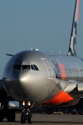 JETSTAR AIRBUS A330 200 SYD RF IMG_0119.jpg