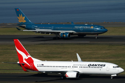 QANTAS VIETNAM AIRLINES AIRCRAFT SYD RF IMG_0489.jpg