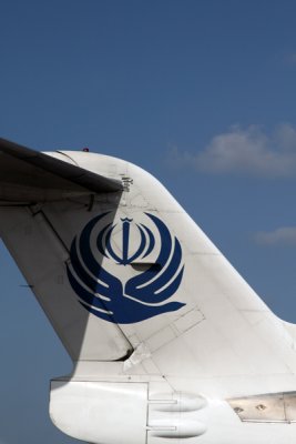 IRAN ASEMAN FOKKER 100 DXB RF IMG_2044.jpg