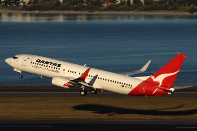 QANTAS BOEING 737 800 SYD RF IMG_3535.jpg