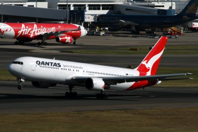 QANTAS BOEING 767 300 SYD RF IMG_3702.jpg