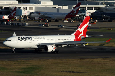 QANTAS AIRBUS A330 200 SYD RF IMG_3591.jpg