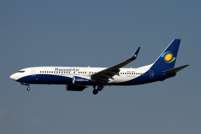 RWANDAIR BOEING 737 800 JNB RF IMG_4171.jpg