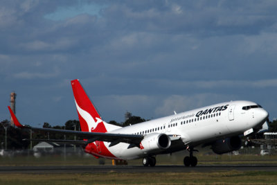 QANTAS BOEING 737 800 SYD RF IMG_3899.jpg