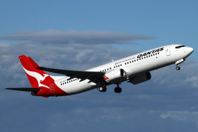 QANTAS BOEING 737 800 SYD RF IMG_3906.jpg