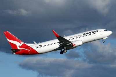 QANTAS BOEING 737 800 SYD RF IMG_3970.jpg