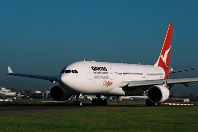 QANTAS AIRBUS A330 200 SYD RF 