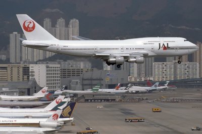 JAPAN AIRLINES BOEING 747 300 HKG RF 1114 7.jpg