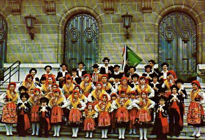 Portugais de la rose des vents devant la Mairie