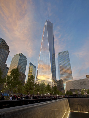 1WTC_ViewfromMemorialPlaza_Small.jpg