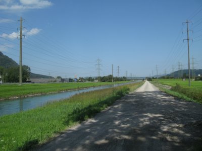 This Channel goes STRAIGHT down to lake Zrich 