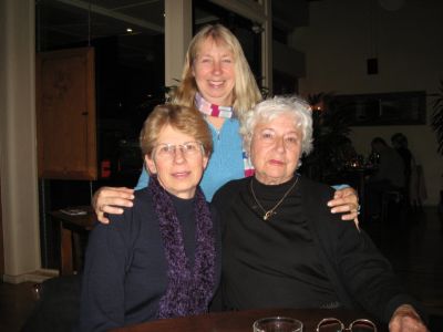 Yvonne, Pamela & mom