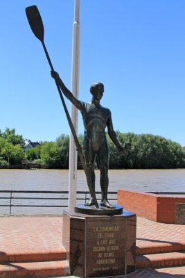 Rowing Club Statue