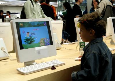 children corner-iMac intel 17 inch is designed for kids?!
