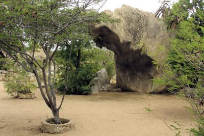DSC01271 - Unusual rock at Casibari (Like a Hippos mouth?)