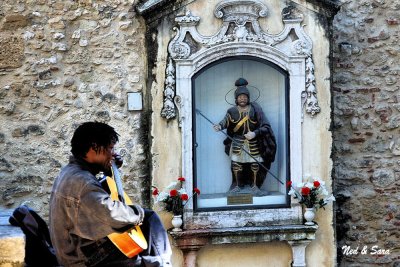 street musician in the Alfama district