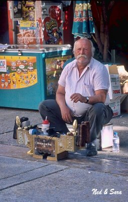  shoe shine stand