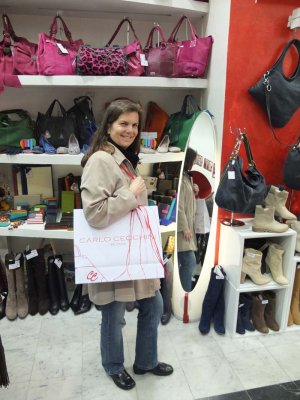 Cyn buys a pair of Italian boots!