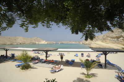 Next to the Al Bustan small cottages and an excellent diving center.