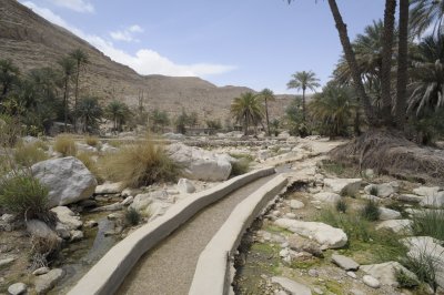 Some aqueduct out of the Wadi Bani Khalid to show us the way upward.