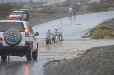 Wanting to visit some caves we were stopped by a sudden rain. The caves were closed because of the flood. It it was almost too late for us to return to Muscate as many of the roads we not possible to cross with a normal car.