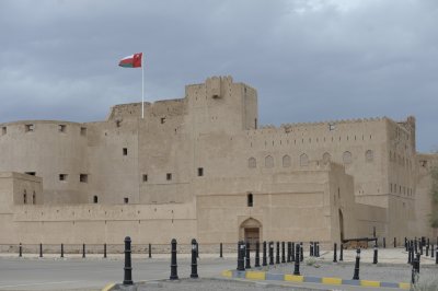 The Jabreen fort (1670, renovated 1976-83), just closed when we arrived (16:00).