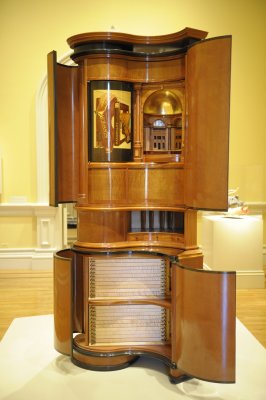 The comtemporary artist who did this secretary obviously did it for himself. The drawers in the lower part contain all his iportant papers, like certicifate of birth etc.