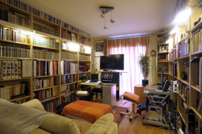 Back to Nikon's 20mm. My library (aka friends-mother-in-law-TV-computer room).
