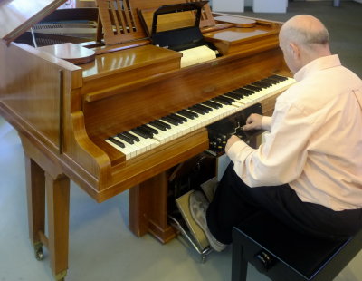 Just moving the feet makes the paper roll moving forward and the piano playing. 