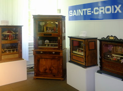 Saturday we decided to visit Arts Mtiers. On the way we stopped in Sainte Croix to visit the CIMA museum where there are so many music boxes, automatas and other stuff done in this village. As this is the head of Reuge, and was also of Paillard Bolex. Fixed hours for the visit. Superb. Go for it.
http://www.musees.ch/Pages/arriva.html en franais/allemand seulement.

