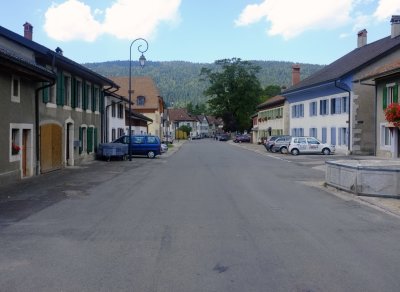 The main street and begin of the exhibition Arts Mtiers.
