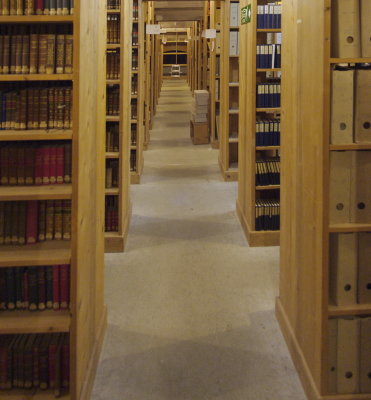 Then two hours visit in the attics and cellar to see the 2M books that the BGE has. 