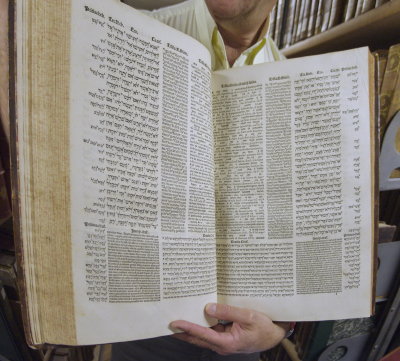 Including this splendid multilingual Bible. Can you check all the languages? 