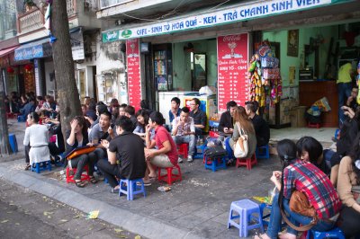 A typical cafe or restaurant with the standard seats. I have to mention here that according to elevators the standard weight of a vietnamese person is 66,66 kg (against 75-78kg in Switzerland)!