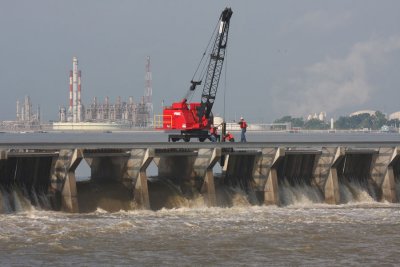 First Bays Opened in Spillway Structure - 2011