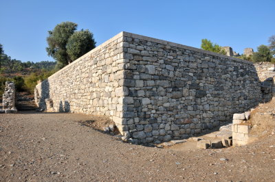 tapınak alanı dolgu duvarı